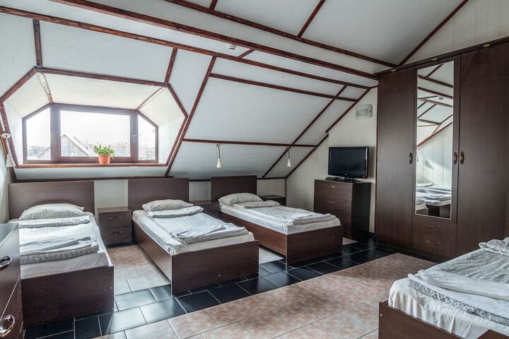 Room 12 of 25