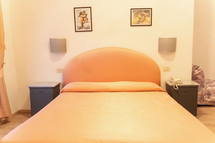 Room 19 of 141