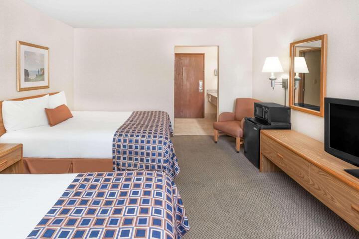 1 King Bed (9 of 10)