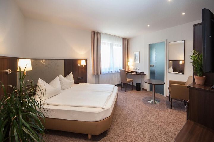 Room 10 of 21