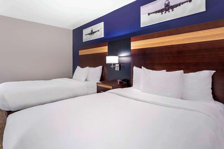 Standard Room, King or Two Doubles (4 of 6)