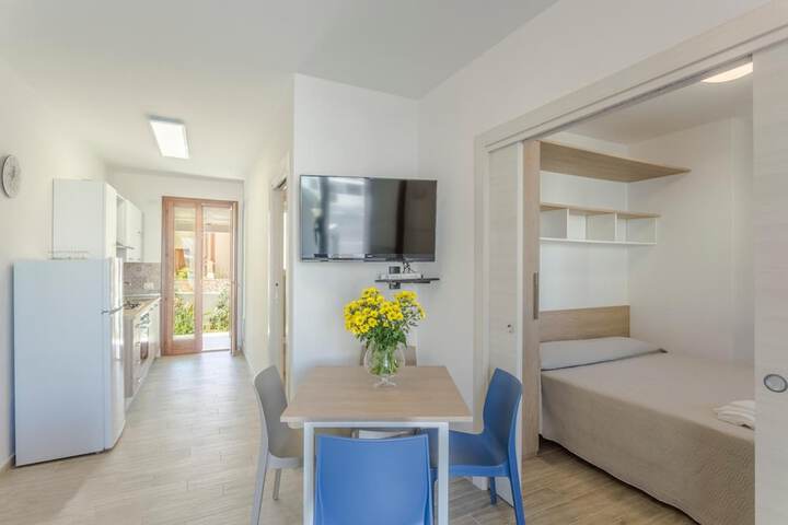 Room 8 of 28