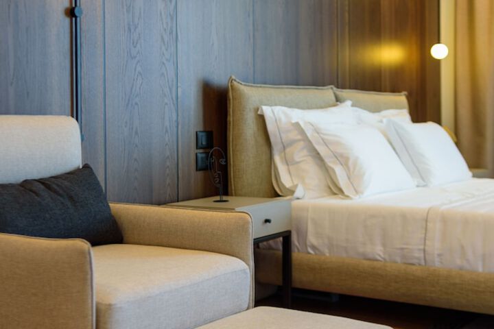 Room 4 of 108