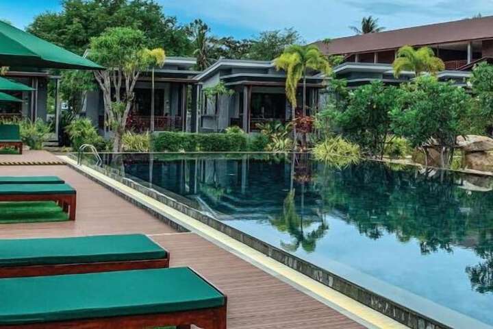 Hotel Pool