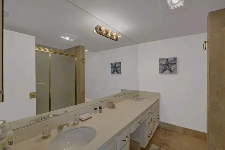 Room 10 of 22