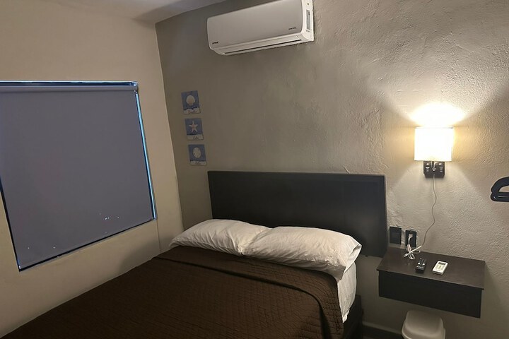 Room 16 of 140