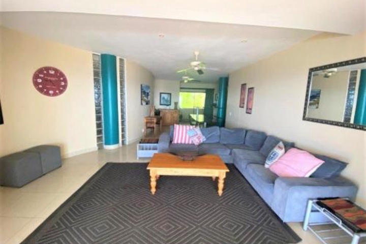 Room 4 of 8