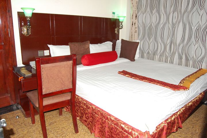 Room 5 of 27