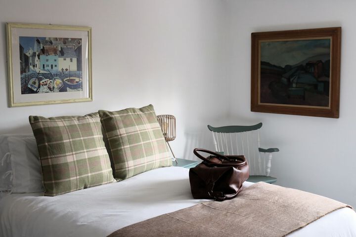 Room 10 of 28
