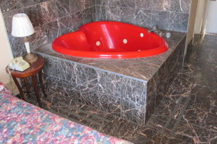Hot Tub 33 of 36