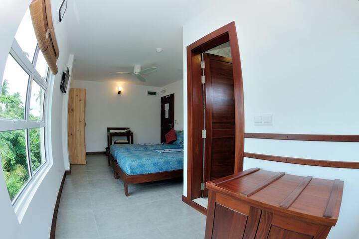 Room 6 of 15