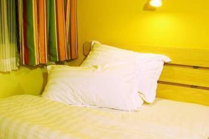 Room 3 of 8