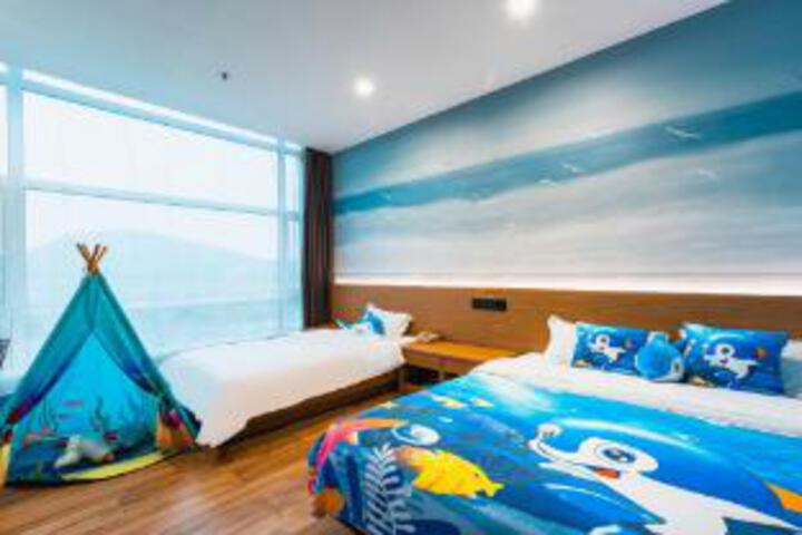 Room 8 of 10