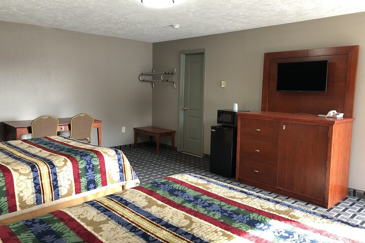 2 Double Beds (1 of 6)