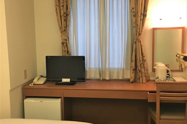 Room 13 of 32