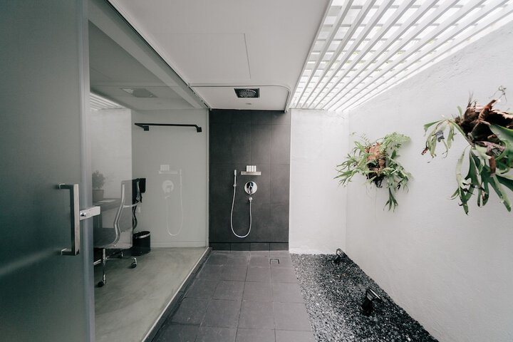Room 32 of 47