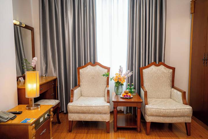 Room 13 of 80