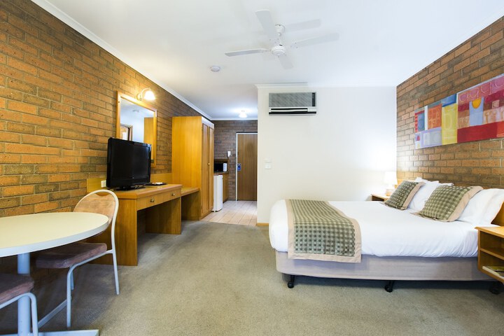 Room 3 of 38