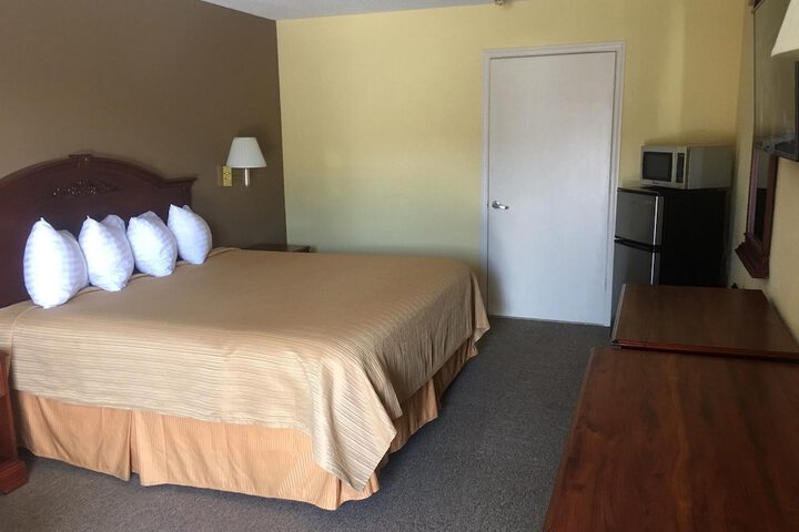 Standard King Bed Accessible (12 of 15)