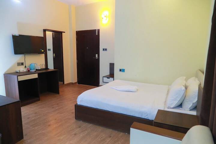 Room 8 of 43