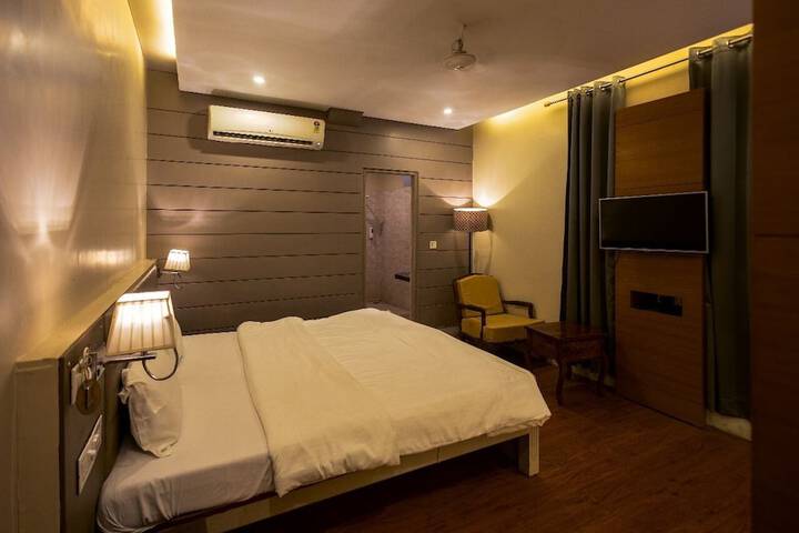 Room 37 of 64