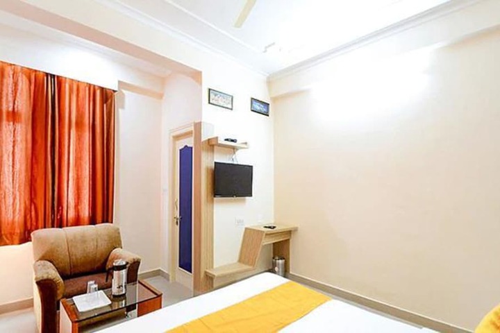 Room 10 of 16