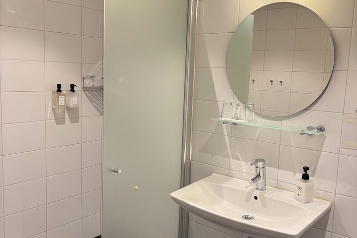 Room 42 of 63