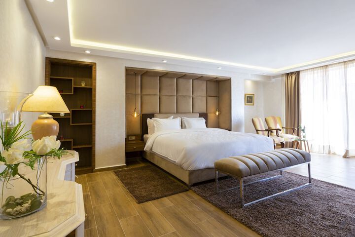 Room 15 of 77
