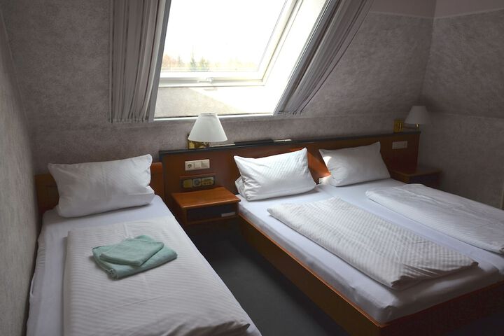 Room 2 of 39