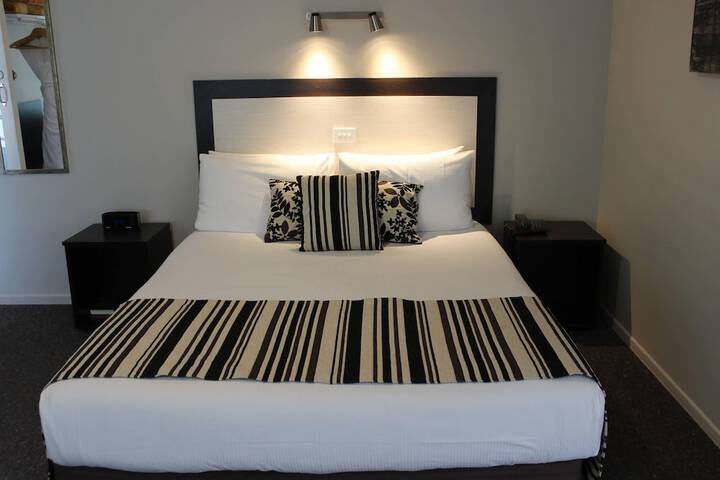 Room 203 of 302