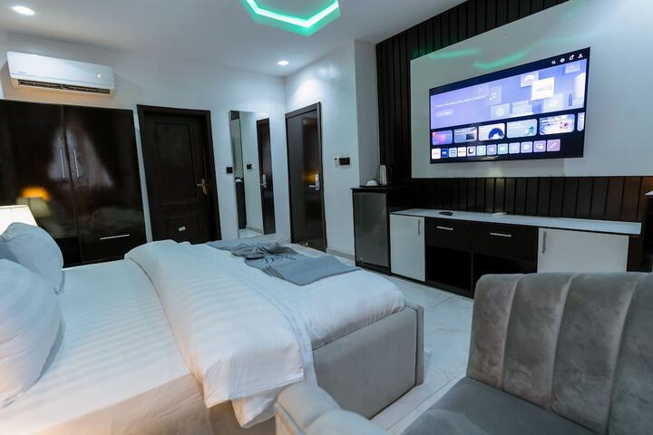 Room 4 of 65