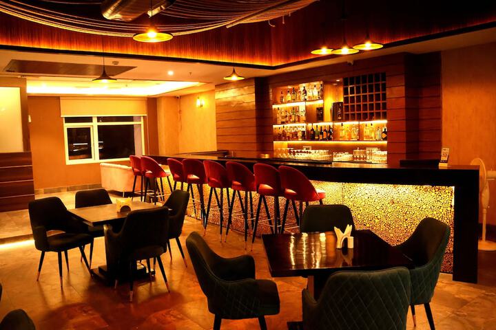 Lounge 30 of 37