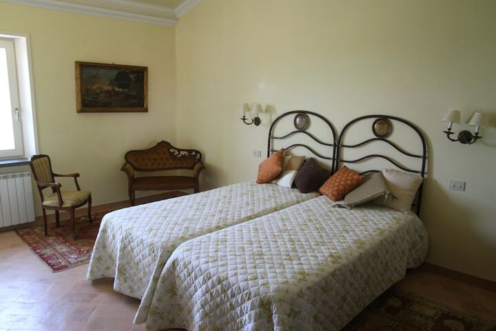 Room 20 of 35
