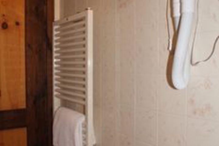 Room 2 of 27