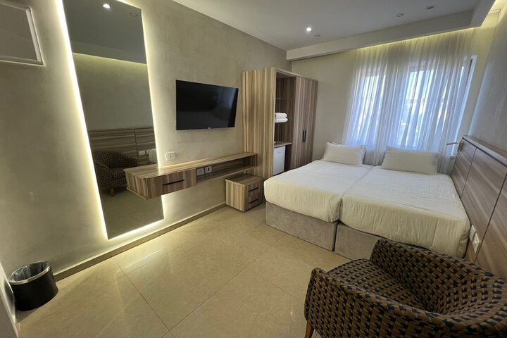 Room 11 of 19