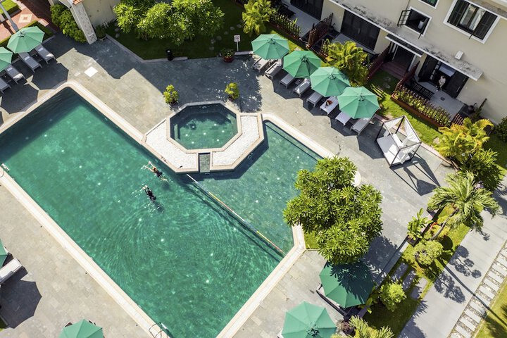 Pool 52 of 126