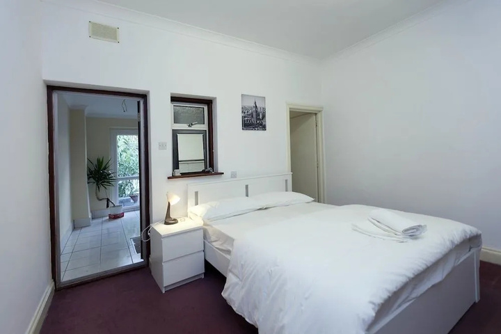Room 5 of 10