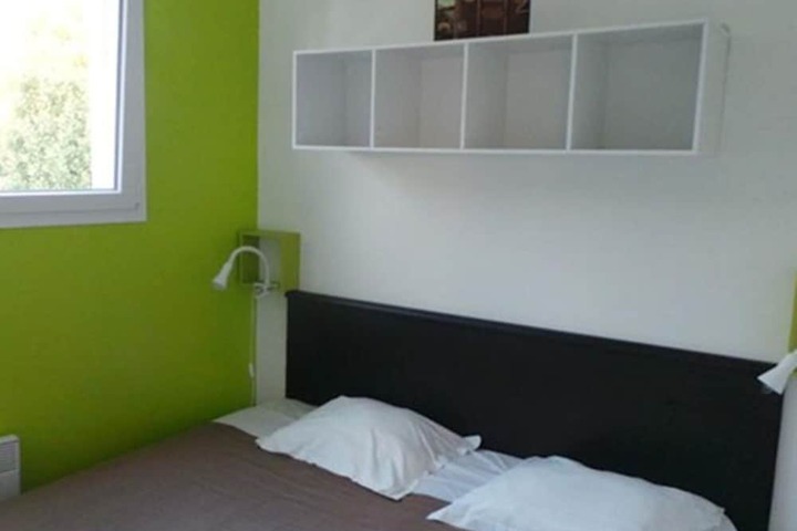 Room 2 of 25