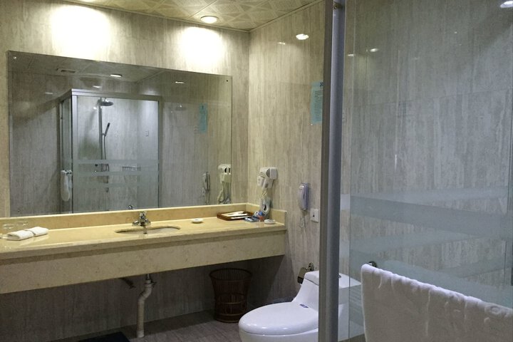 Room 4 of 20