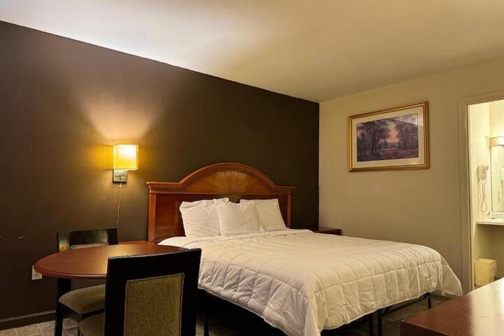 Room 11 of 28