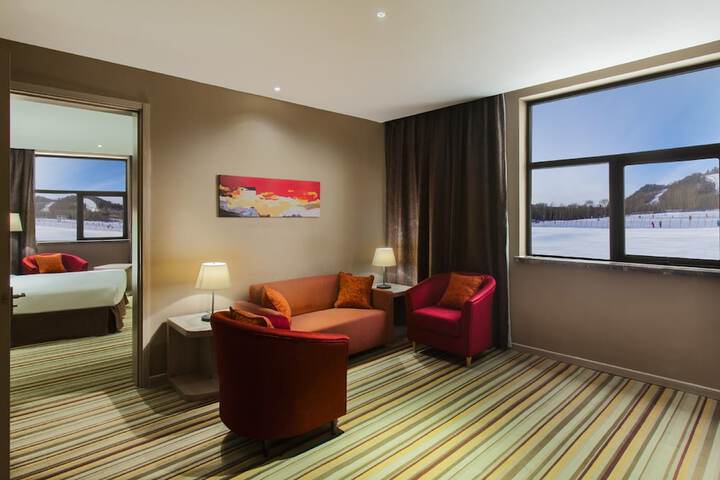 Room 3 of 87