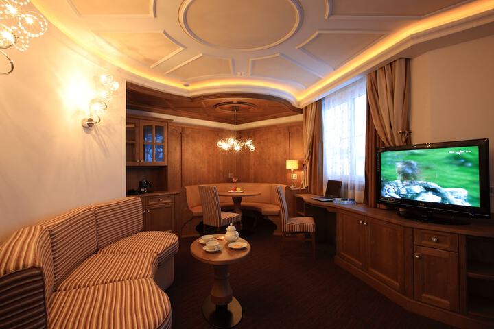 Room 14 of 33