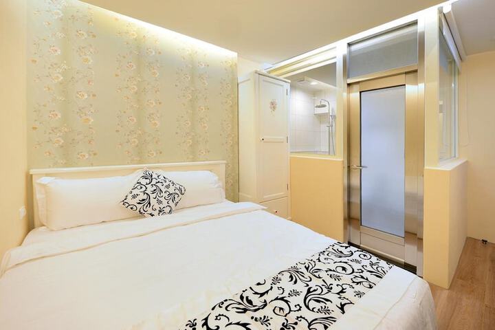 Room 5 of 38