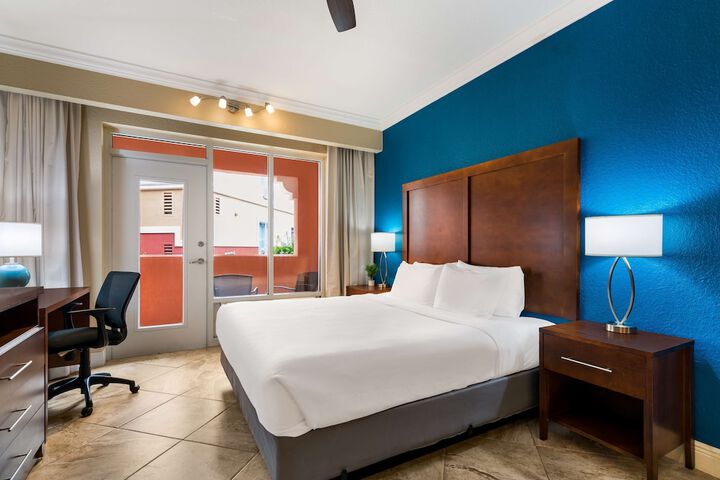 1 King Bed Balcony Microwave and Refrigerator WiFi Full Breakfast (7 of 19)