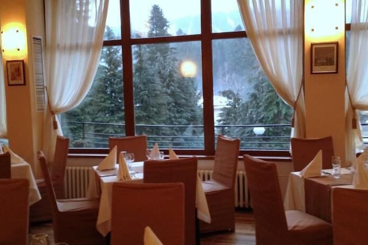 Dining Photos