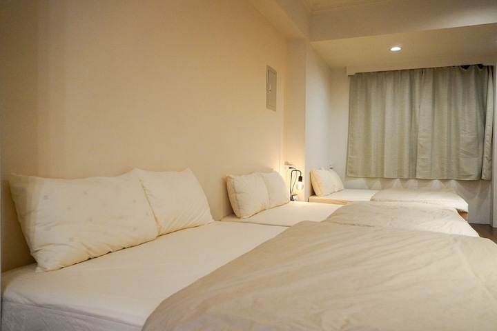 Room 9 of 93