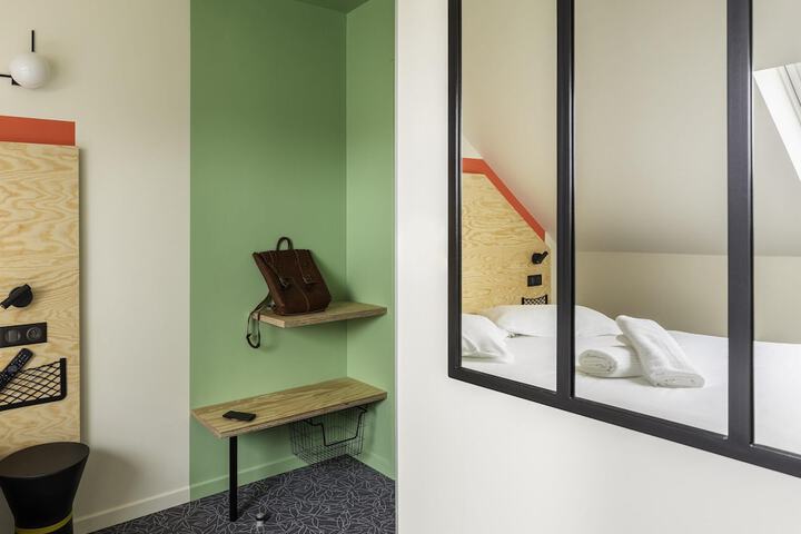 Room 25 of 86