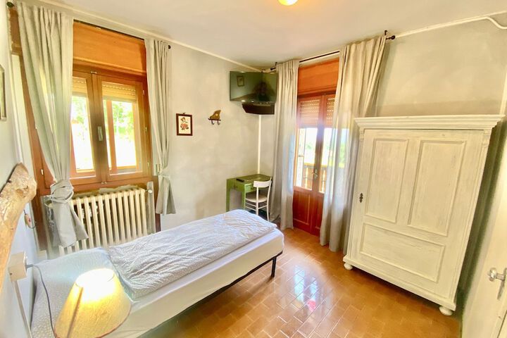 Room 10 of 13
