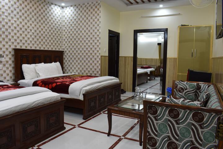 Room 12 of 28