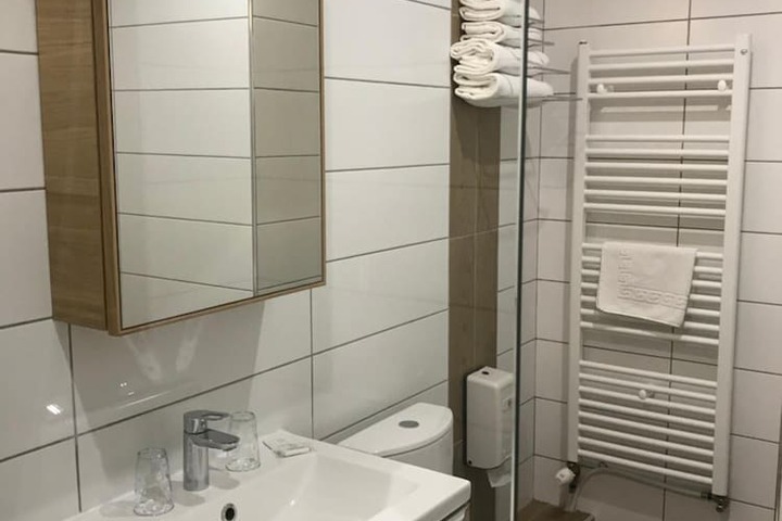 Room 28 of 49